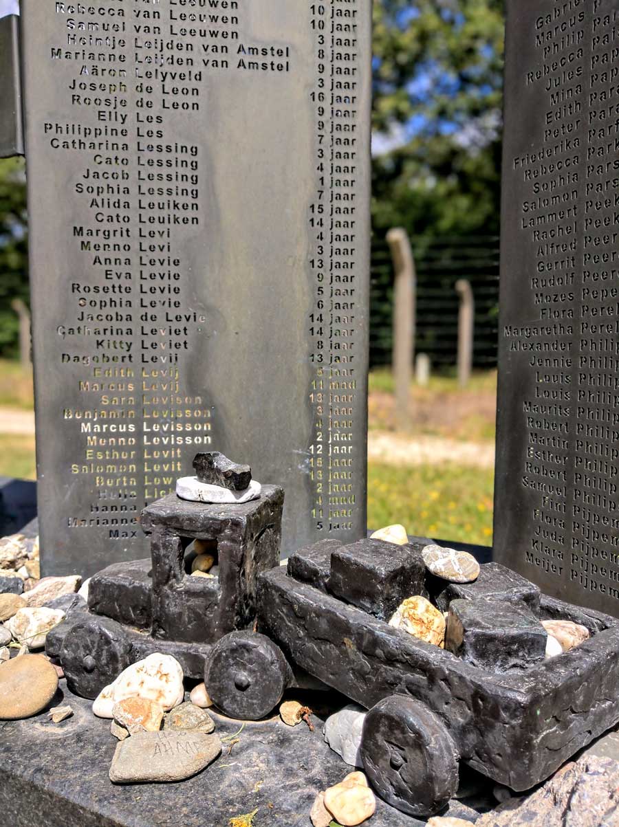 Herdenkingsmonument voor getransporteerde kinderen in Kamp Vught