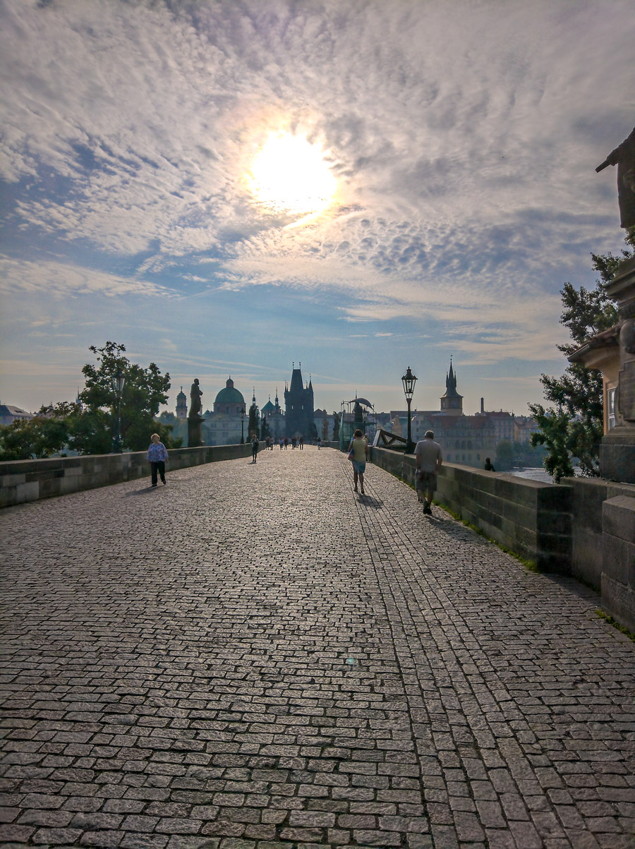 Zonsopkomst op de Karelsbrug bezienswaardigheden praag
